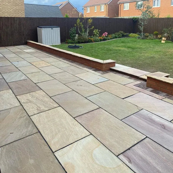 Rippon buff Indian sandstone paving slabs 900 x 600