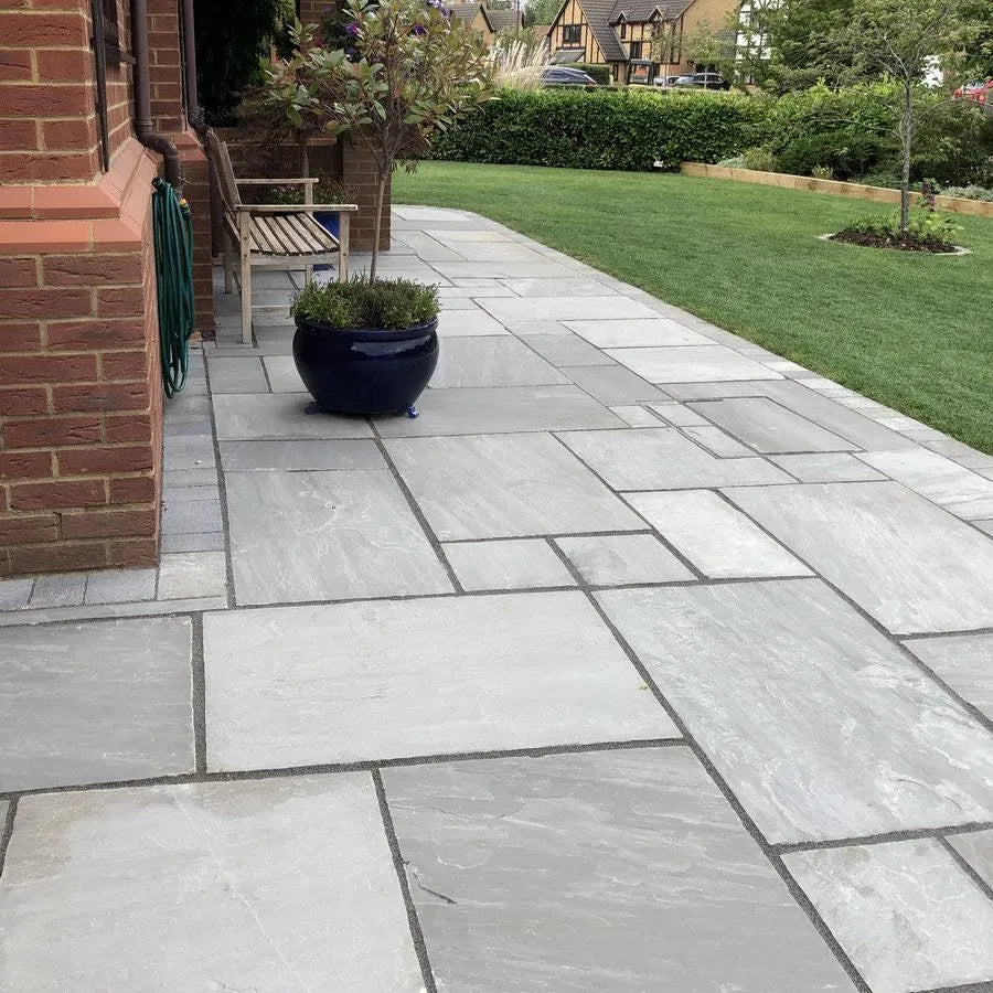 Natural Stone Paving vs. Porcelain Paving: Exploring the Ultimate Choice